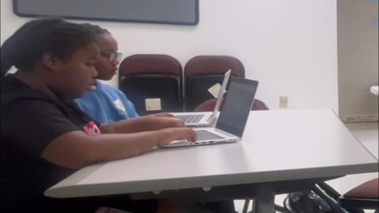 Professor Urges Students Use AI To Get Ahead!