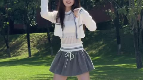 Daily Beauty EP 636 | Cute Ebony Stockings Bewitching Sway Dance