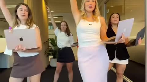 Munkahelyi táncikálás