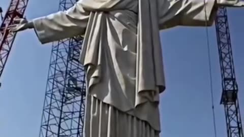 Trump's putting a 200ft Statue of Jesus in front of White House