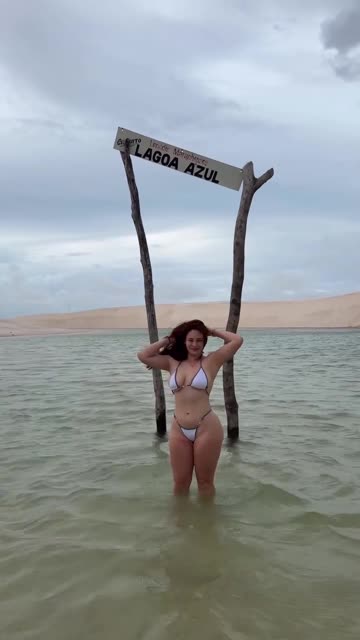 ❄️❤️‍🔥 #girls #bikini #snow #merrychristmas