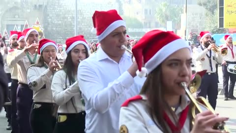 Syrian Christians pray for peace and stability at Christmas Mass 12/25