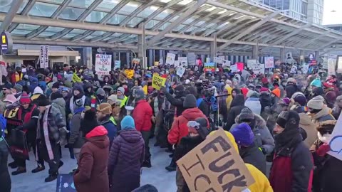 🚨 Anti-ICE leftists have STORMED the Minneapolis-St. Paul airport