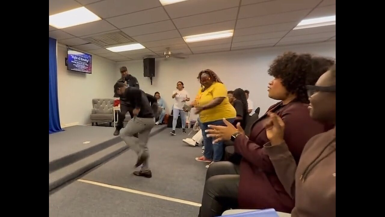 Tap sir!!! 🕺🏼🕺🏼 praise break