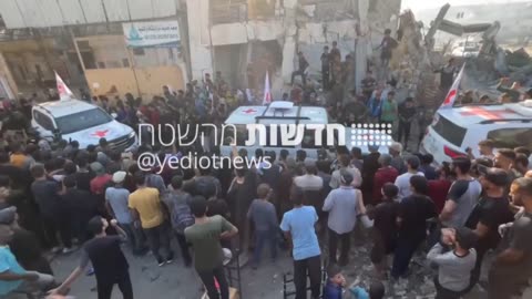 Documentation of the departure of the Red Cross vehicles, with the kidnapped