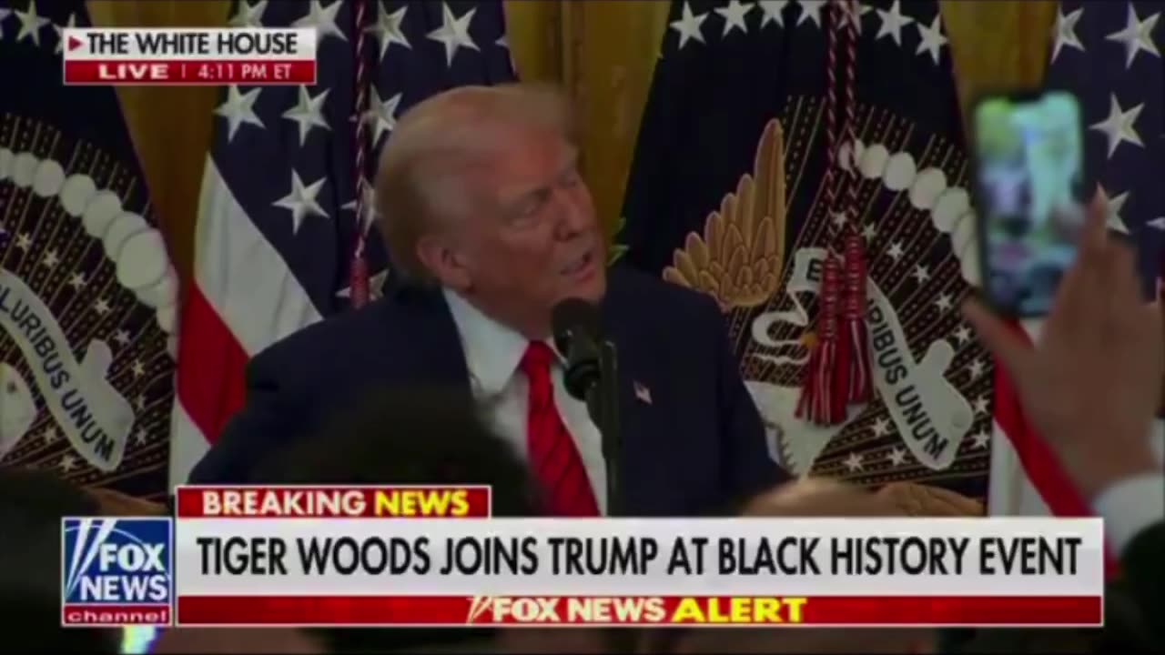 Trump thanked the head of Pfizer… Pfizer got booed, and Trump laughed. lol