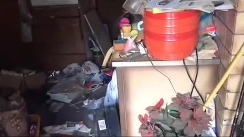 😱👻 A Man Cleans Out A Haunted House! Ghostly Encounter | TheHauntingHour