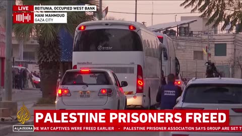 Palestinian prisoners released : Israeli forcess open fire to disperse crowds along the route