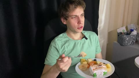 31 декабря: фрукты, торт и внезапное пробуждение 🎂🍎