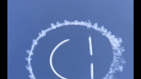 Pilot made a smiley face in the sky!!!