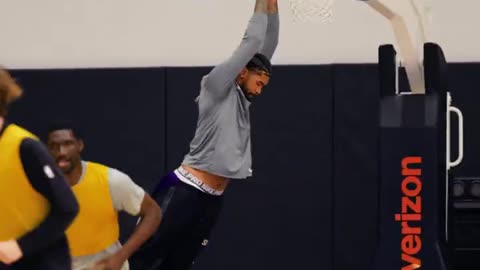 Suns Grind: Teamwork & Chemistry on Display! ☄️
