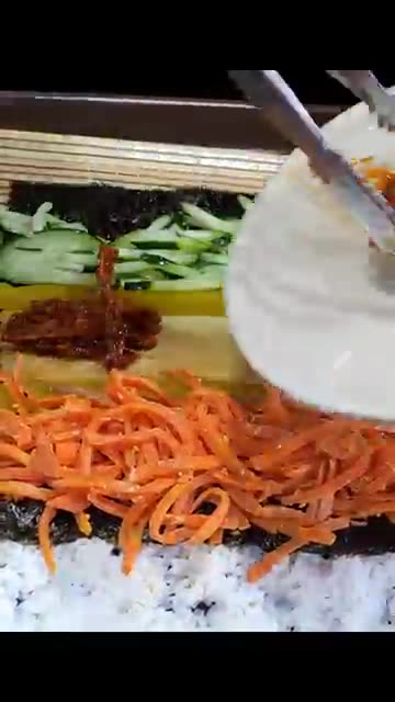 Best Spicy Gimbap in Korea?! Giant Seaweed Rice Rolls You Must Try! 🌶️🍙 #shorts