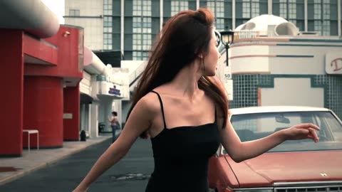 迎合他人对我来说 永远不如做自己