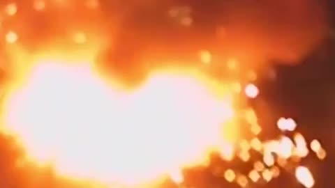 💥 The crew of the Mi-8 helicopter destroys Russian kamikaze drone in the night sky over Ukraine