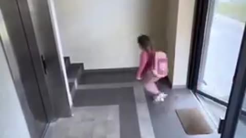 What this girl did when she sensed danger will leave you speechless.