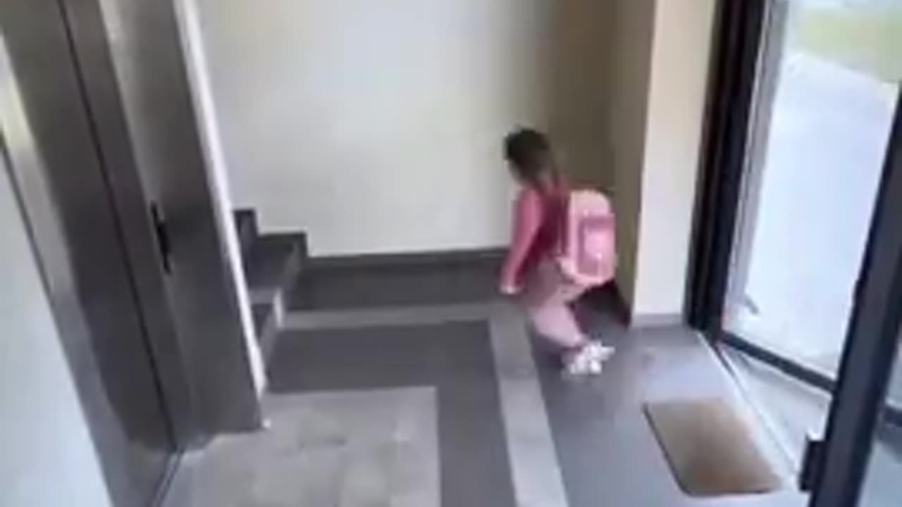 What this girl did when she sensed danger will leave you speechless.