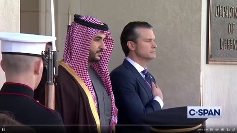 Bộ trưởng Quốc phòng Pete Hegseth đón Bộ trưởng Quốc phòng Ả Rập Xê Út Hoàng tử Khalid bin Salman