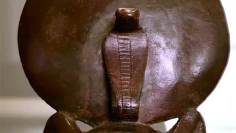 Il simbolo del serpente cobra Wadjet dell'antico Egitto DOCUMENTARIO Wadjet,la dea cobra del Basso Egitto e Nekhbet,la dea avvoltoio del Alto Egitto erano le due dee dell'ureo e un titolo del faraone egiziano