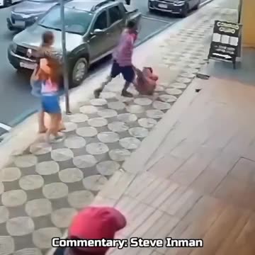 Racist woman slaps child for no reason, good Samaritan to rescue, Instant Karma