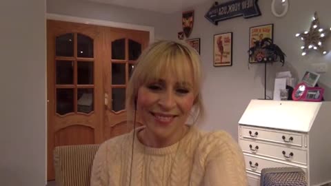 Sarah Collins - I Saw Mommy Kissing Santa Claus, The Ronettes cover