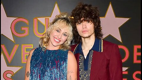 Miley Cyrus Engaged to Maxx Morando! $450K Ring at Avatar Premiere