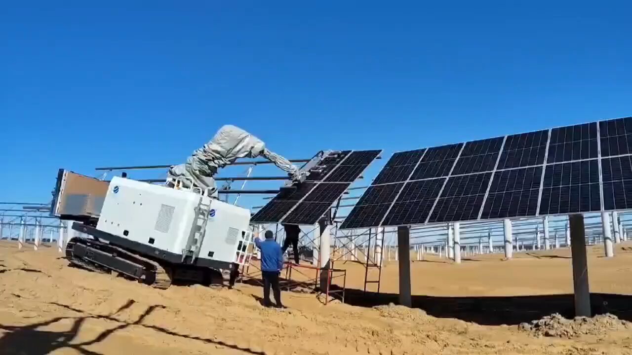 🇨🇳 Every second in China, an average of 100 solar panels are installed