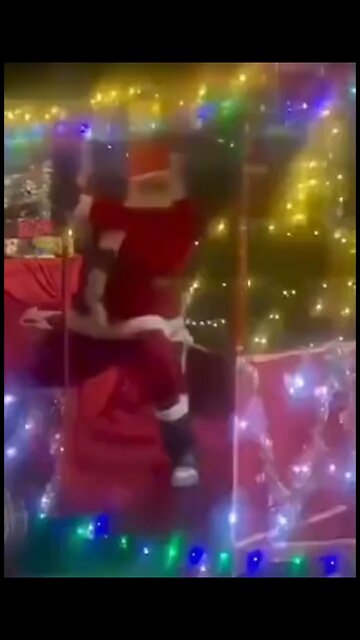 Santa dancing to some good music 😂😂😂