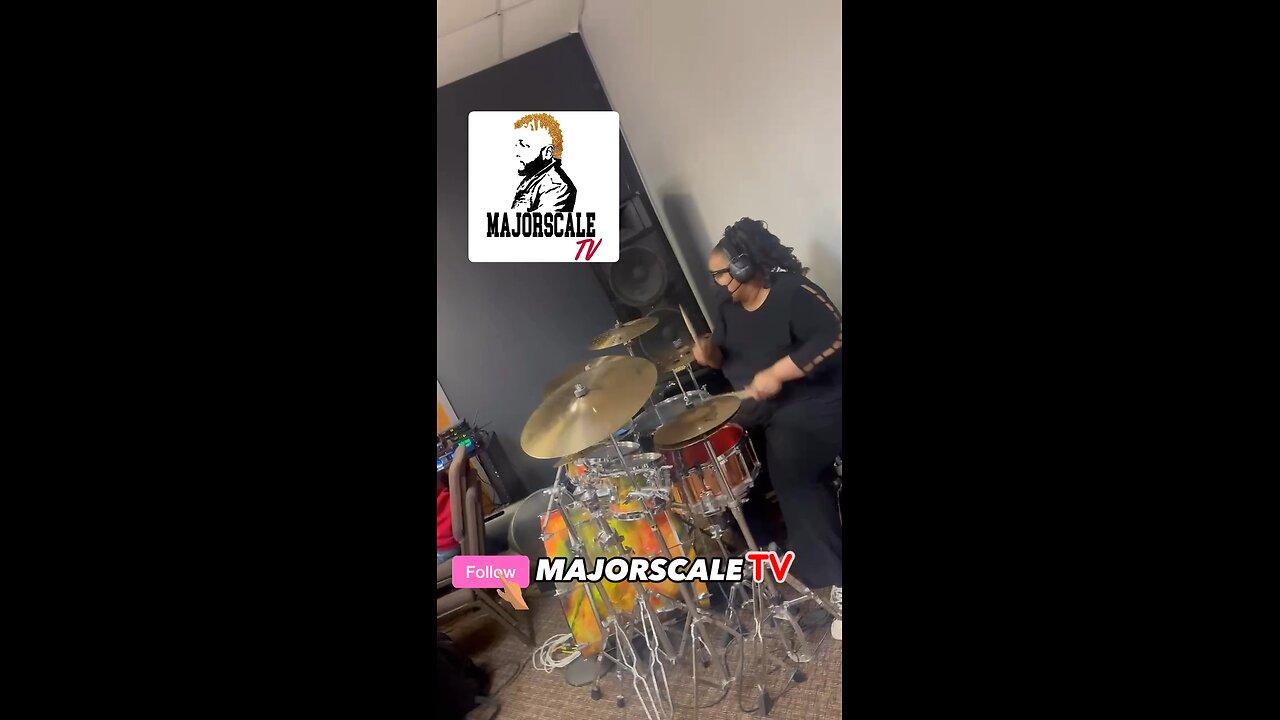 She’s Locked 🔒 🥁🎶🎵🔥 @lady_drummer_k_ #praisebreak #majorscaletv #playitgirl