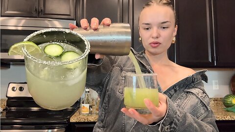 MAKE THE BEST CUCUMBER MARGARITA WITH ME