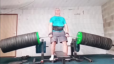 Absolutely absurd weight lifting