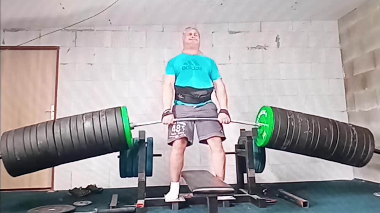 Absolutely absurd weight lifting