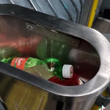 Quantidade enorme de lixo no BRT