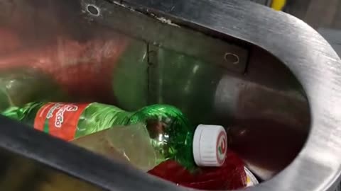 Quantidade enorme de lixo no BRT