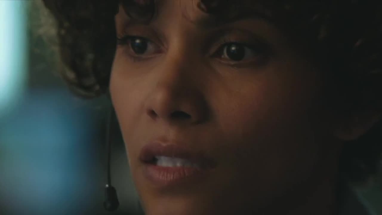 "The Call" Starring Halle Berry and Abigail Breslin