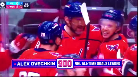 Alex Ovechkin gets #900