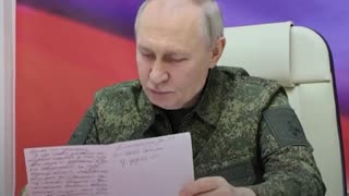 Vladímir Putin visita la provincia de Kursk vestido de uniforme militar