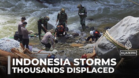 Indonesia landslides & floods: Hundreds of thousands displaced