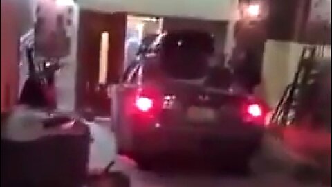 CAR REPEATEDLY CRASHES INTO CHABAD LUBAVITCH HEADQUARTERS IN BROOKLYN NEW YORK 😂