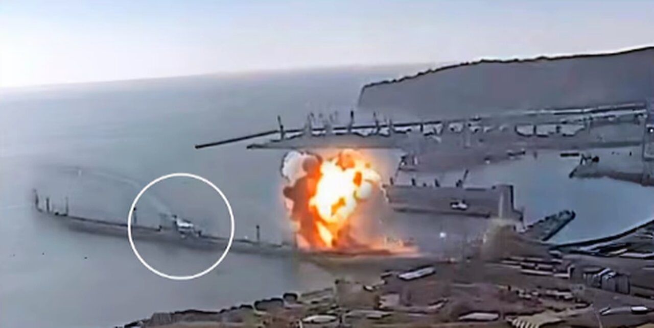 Moment of attack_ Ukrainian naval drones struck Tuapse port in Novorossiysk - Strong blast occurs