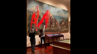Activistas lanzan pintura roja a un cuadro de Cristóbal Colón en un museo de Madrid