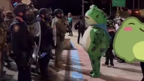 WTF 😂 TheAntifascistfrog: this is the war ravaged city that Trump is talking about. P1