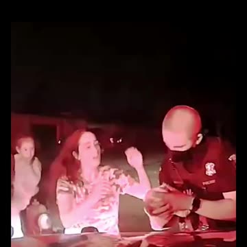 Cops saves a choking baby on the road in the middle of a night.🌙