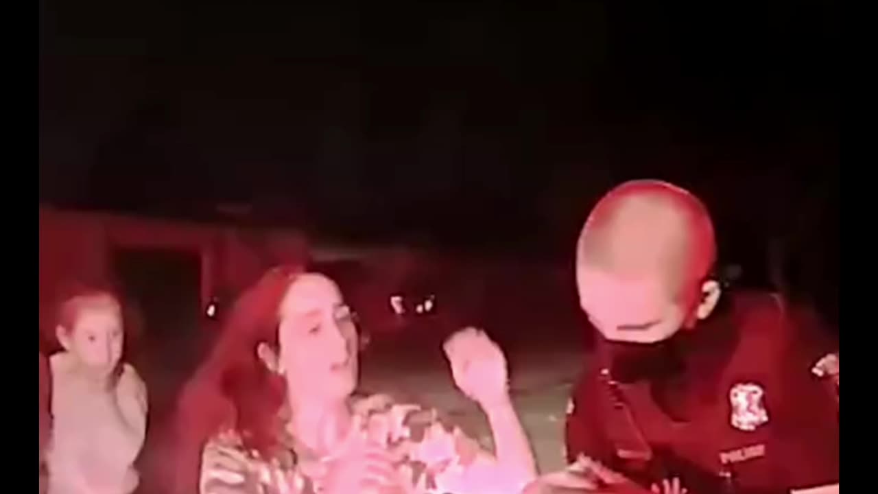 Cops saves a choking baby on the road in the middle of a night.🌙