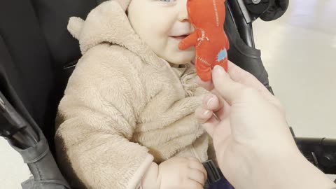baby kayla’s red teddy bear won’t stop giving her kisses 😘 sweetest moment ever 🧸💕