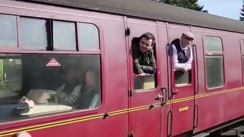 🤯✨ Discover a Railway Signalman's Daily Secrets! | FeedMyCuriosity