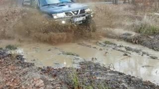 Nissan Patrol Y61 на 40-х в Mud Off-