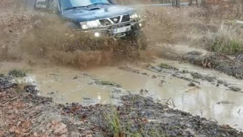 Nissan Patrol Y61 на 40-х в Mud Off-
