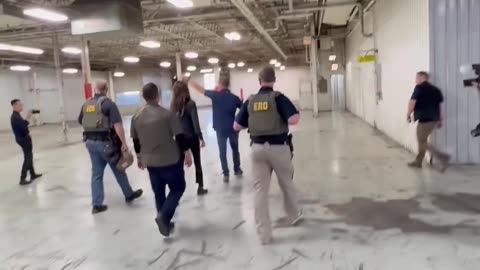 🔥WOW! DHS Sec Kristi Noem buying HUGE Chicago building - that will MULTIPLY Illegal Aliens that can be processed in Chicago & Illinois 