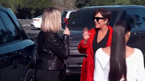 Khloé Kardashian Hilariously Rejects Kris Jenner’s Matchmaking Plans | KUWTK | ChillOutchamber