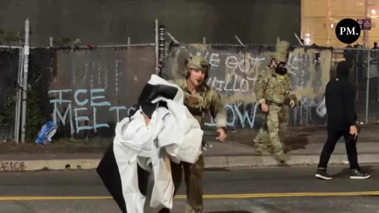 DHS agents have just RIPPED DOWN the massive “Abolish ICE”